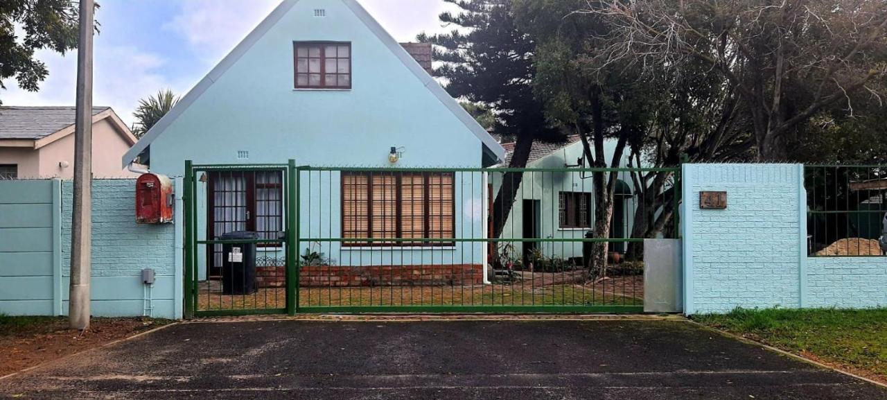 Cozy Cottage +/- 500M From The Beach Cape Town Exterior photo